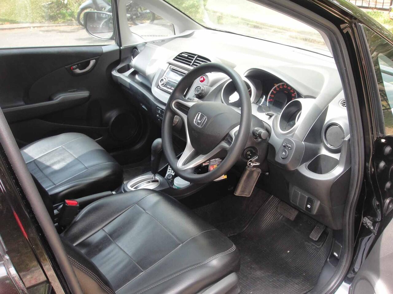 Honda Jazz RS th 2010, matic, hitam, harga nego langsung di 08129485373 - 02198057789