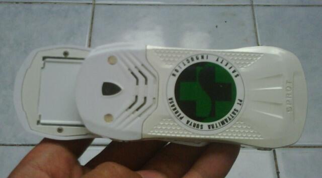 Handphone Unik bentuk Mobil Sedan