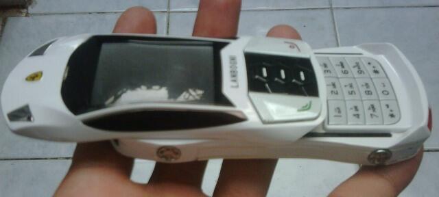 Handphone Unik bentuk Mobil Sedan