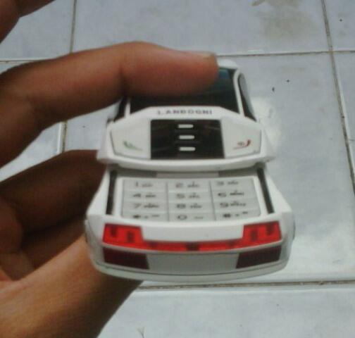 Handphone Unik bentuk Mobil Sedan
