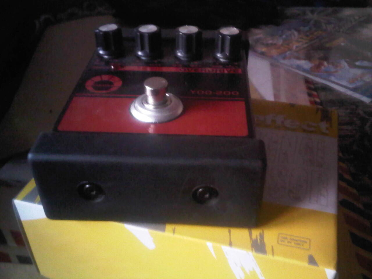 Efek gitar ampli dan gitar stand mantap