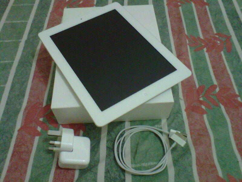 JUAL IPAD 3 16 GB WiFi, 2nd, warranty until May 13, 4.5JT