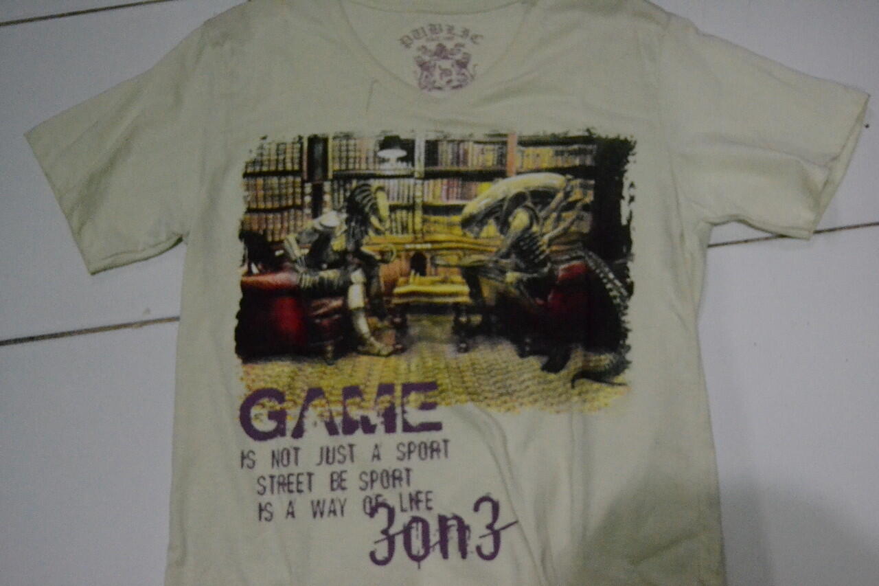 T-SHIRT LEVI'S DAN PUBLIC KUALITAS SUPER CUMA Rp.30.000,00 DIJAMIN NEW...