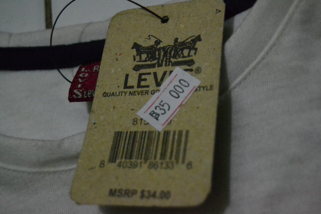 T-SHIRT LEVI'S DAN PUBLIC KUALITAS SUPER CUMA Rp.30.000,00 DIJAMIN NEW...