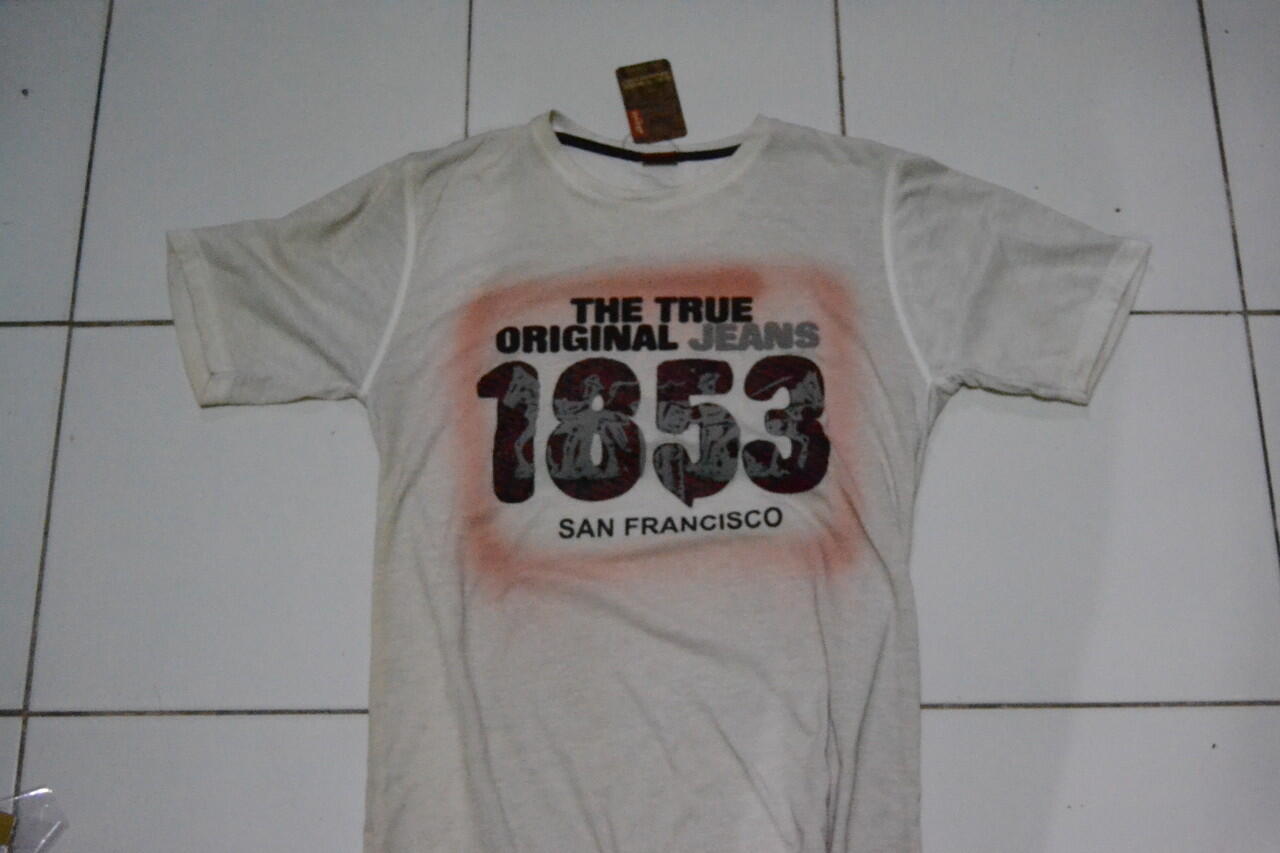 T-SHIRT LEVI'S DAN PUBLIC KUALITAS SUPER CUMA Rp.30.000,00 DIJAMIN NEW...