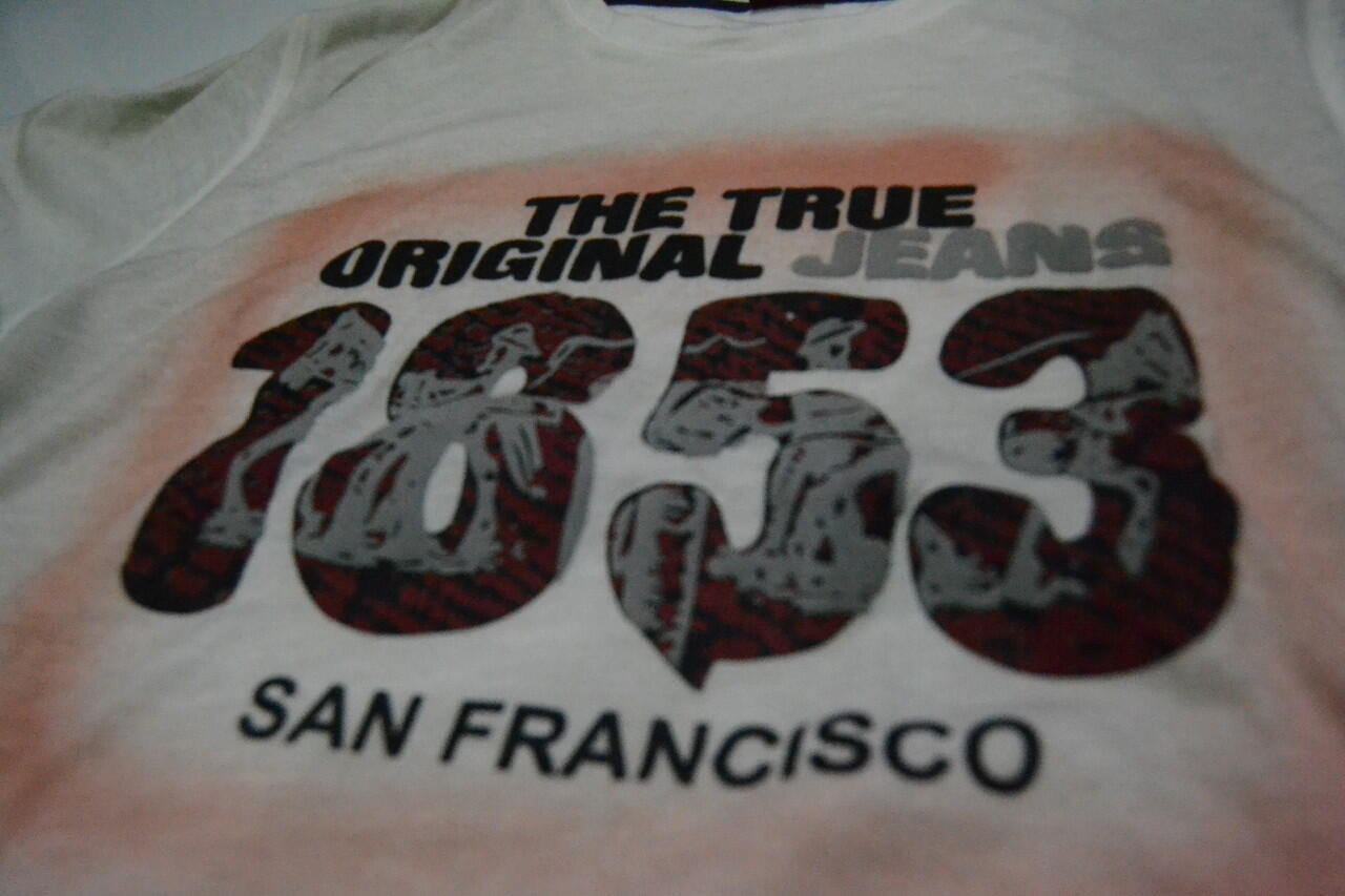 T-SHIRT LEVI'S DAN PUBLIC KUALITAS SUPER CUMA Rp.30.000,00 DIJAMIN NEW...