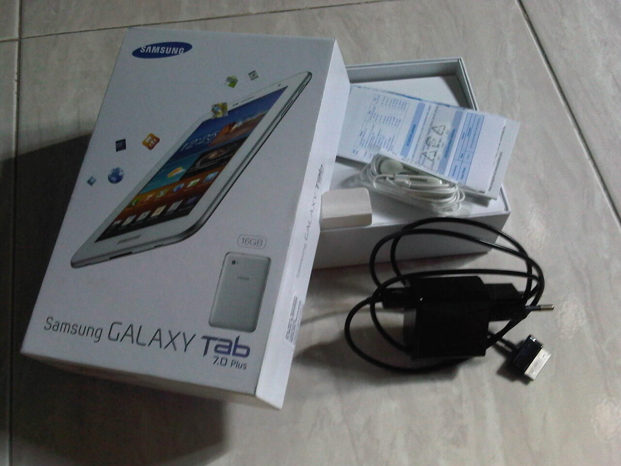 Samsung Galaxy Tab 7 plus white ! Jual Cepat 4jt nego