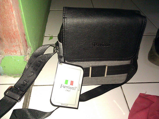 Tas Selempang Kecil ( Cocok bagi yang punya Tab,Tablet,iPad )