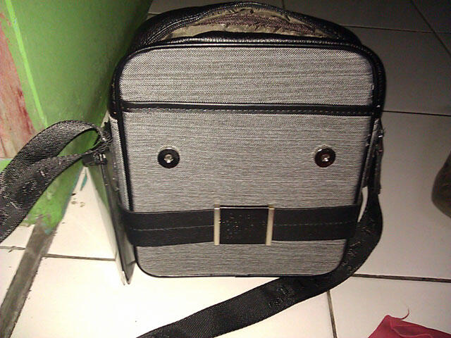 Tas Selempang Kecil ( Cocok bagi yang punya Tab,Tablet,iPad )