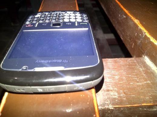 blackberry 8520 black bandung baru pake sebulanan TAM