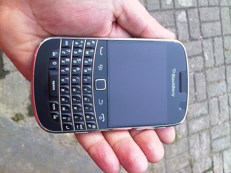 WTS : BB dakota 9900 Black Garansi Tam Panjang. Pin angka semua. Mulus Dan Lengkap.