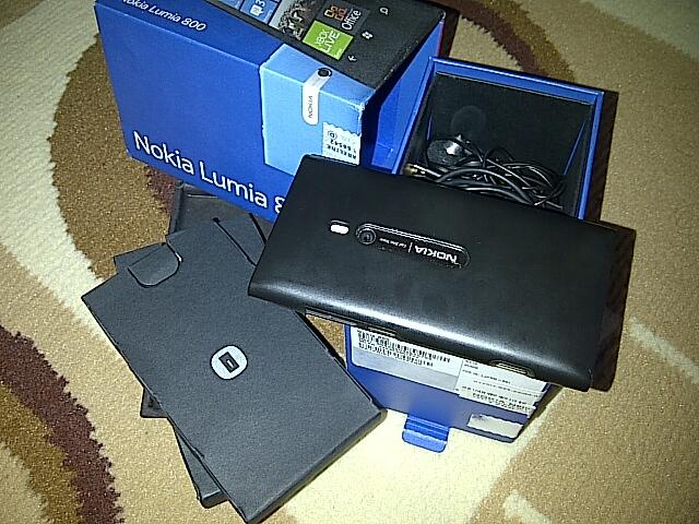 Nokia Lumia 800 Black-Garansi Trikomsel-Fullset-Mulus