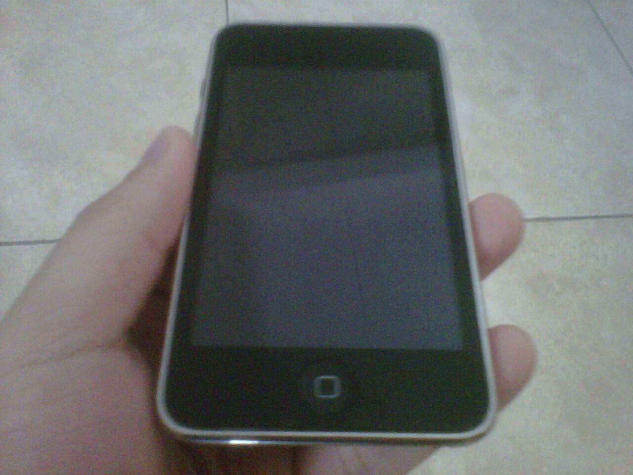 iPod Touch 2nd Gen 8GB Mulus Surabaya !