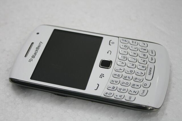 Blackberry Apollo 9360 White harga 2jt hub/sms: 085 316 123 307