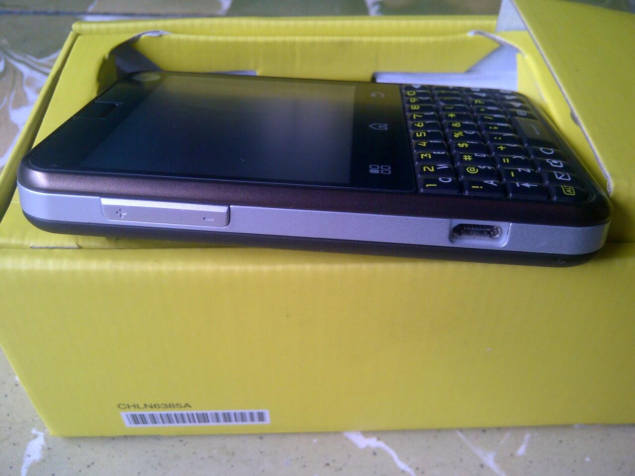 Motorola Charm MB502 Mulusss Seperti Baru