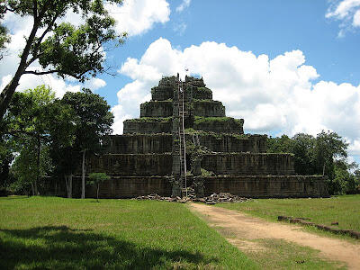 Situs candi Koh Ker di Kamboja