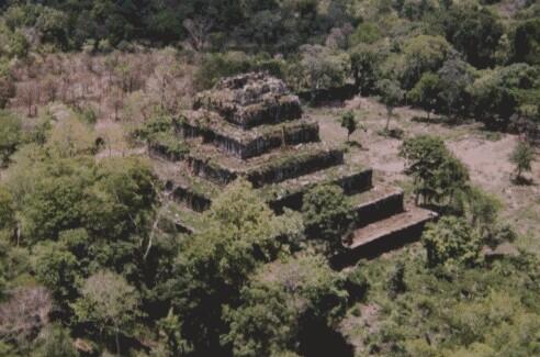 Situs candi Koh Ker di Kamboja