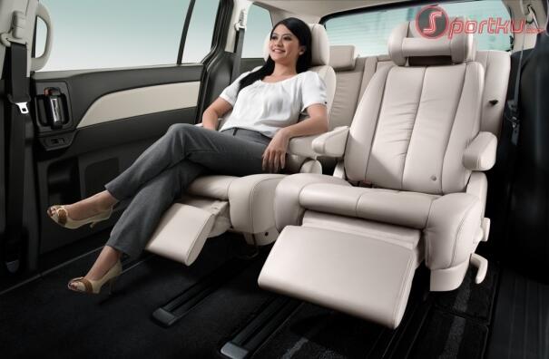 Mazda 8 MPV Premium Car