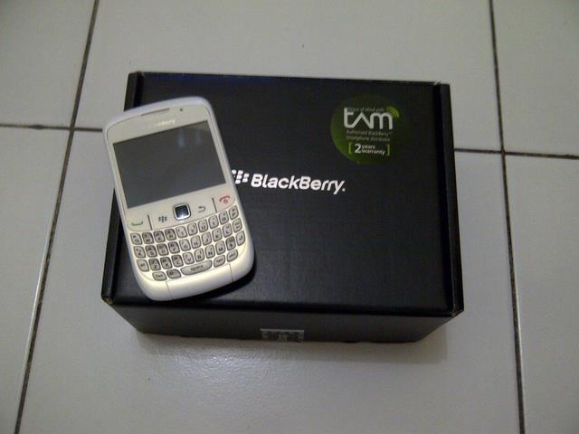 Blackberry Curve 8520 Harga Rp.1.000.000,- call/sms : 0853 5251 2350