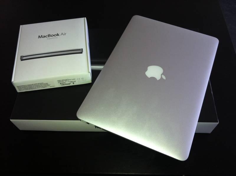 Apple MacBook Air 13" 1.86 Ghz 256GB.Rp. 3.700.000,-