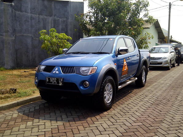 MITSUBISHI STRADA 2.5 TRITON 4X4 GLS M/T TURBO 2007 BIRU METALIK