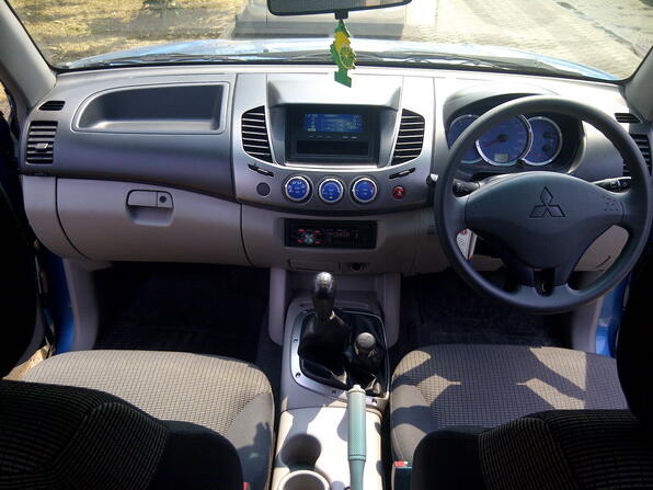 MITSUBISHI STRADA 2.5 TRITON 4X4 GLS M/T TURBO 2007 BIRU METALIK