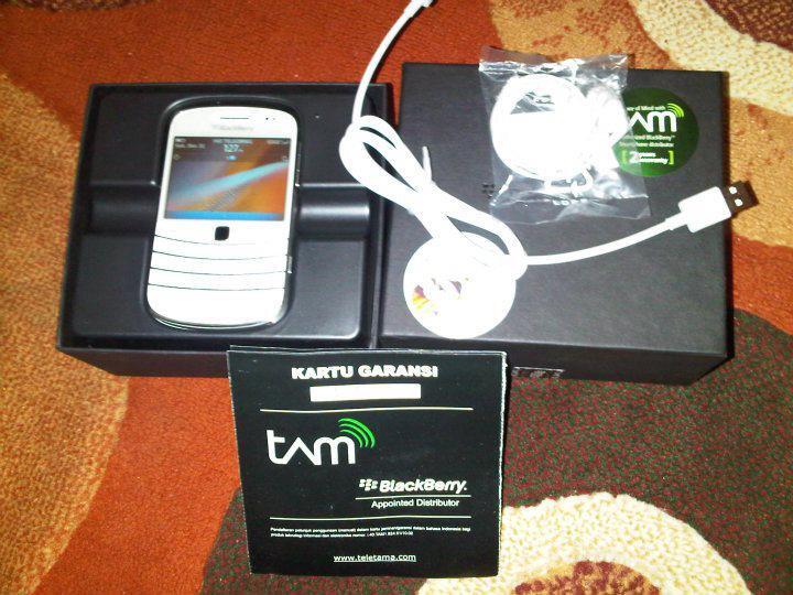 Blackberry Bold Touch 9900 Harga Rp.2.200.000,- .call/sms : 0853 5251 2350