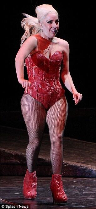 Waduh....Lady Gaga makin tambah gemuk gan...