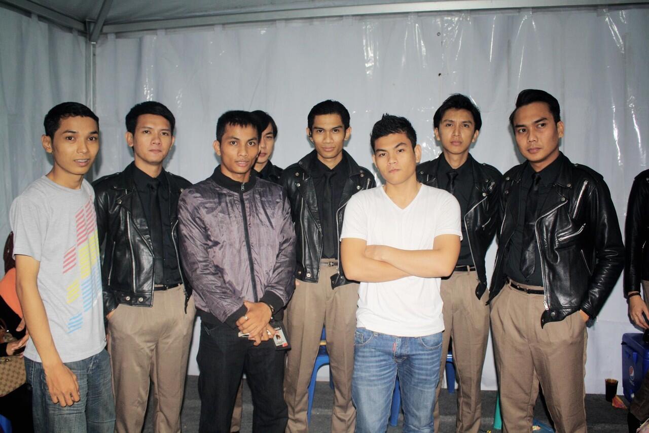 Share foto agan yg bareng artis