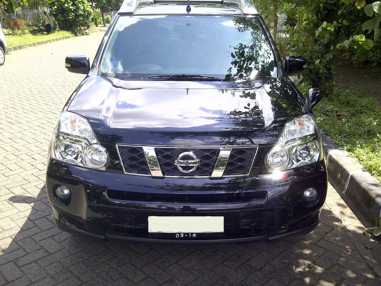 Nissan X-trail XT 2010 pemakaian 2011 Hitam mulus