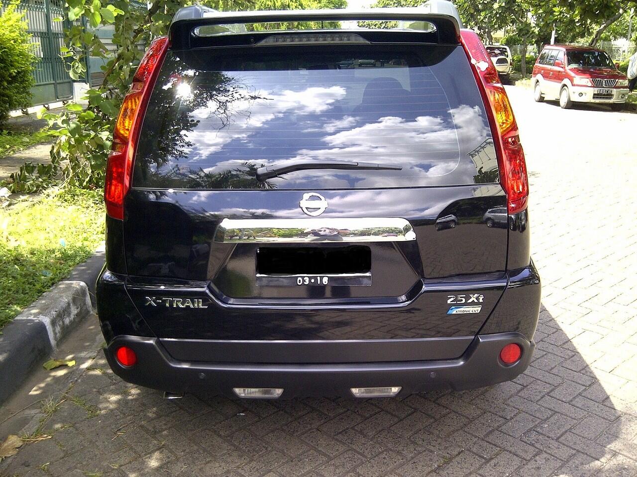 Nissan X-trail XT 2010 pemakaian 2011 Hitam mulus
