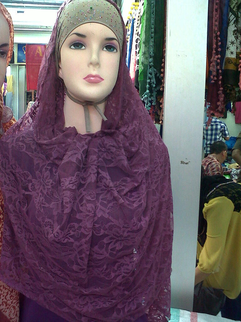 Jual Bebagai macam mainan, baju, mukena dll