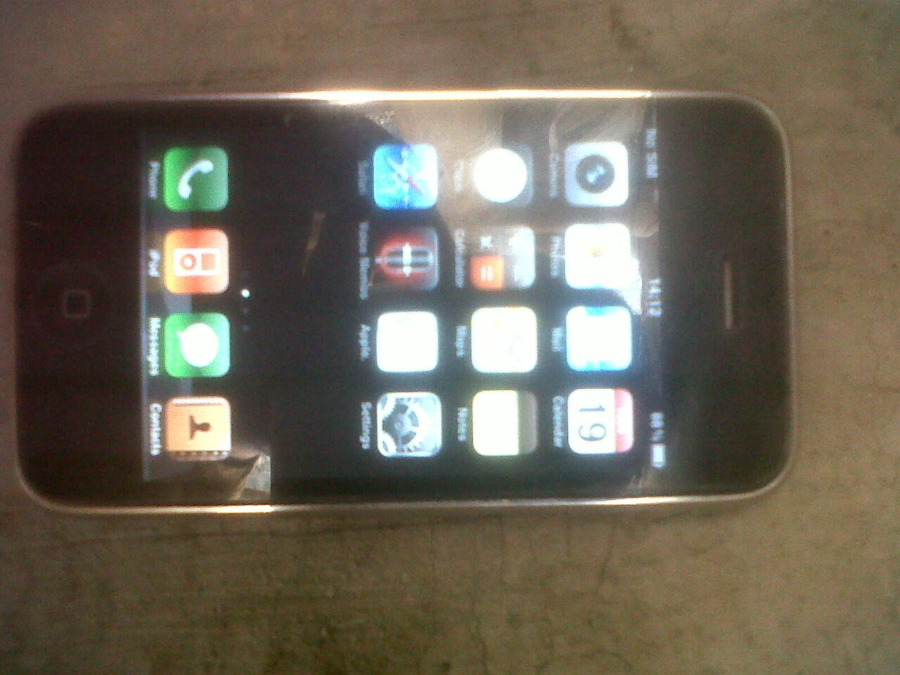 IPHONE 3G 8GB JAILBROKEN BATANGAN MURAHHH (BANDUNG)