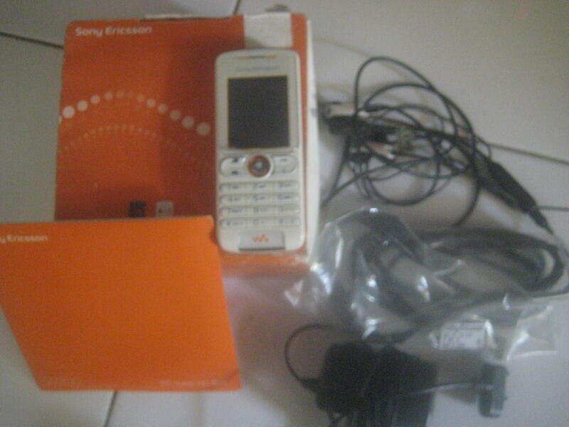 Jual Sony Ericsson W200i Fullset