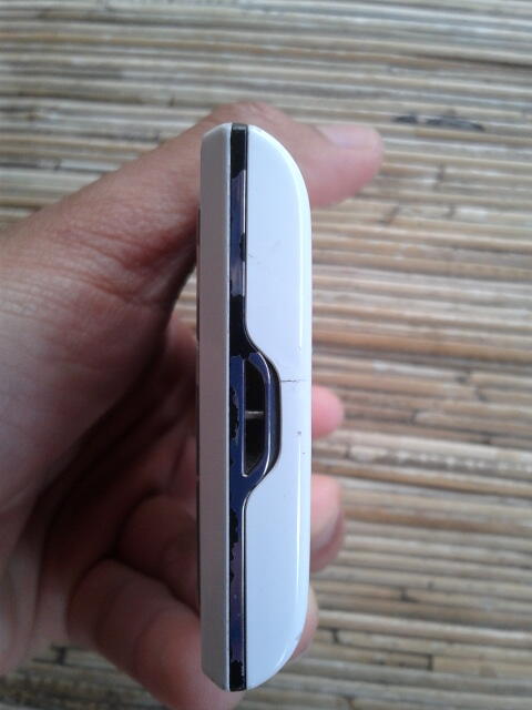 sony ericsson xperia x10 white