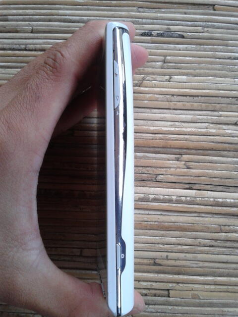 sony ericsson xperia x10 white