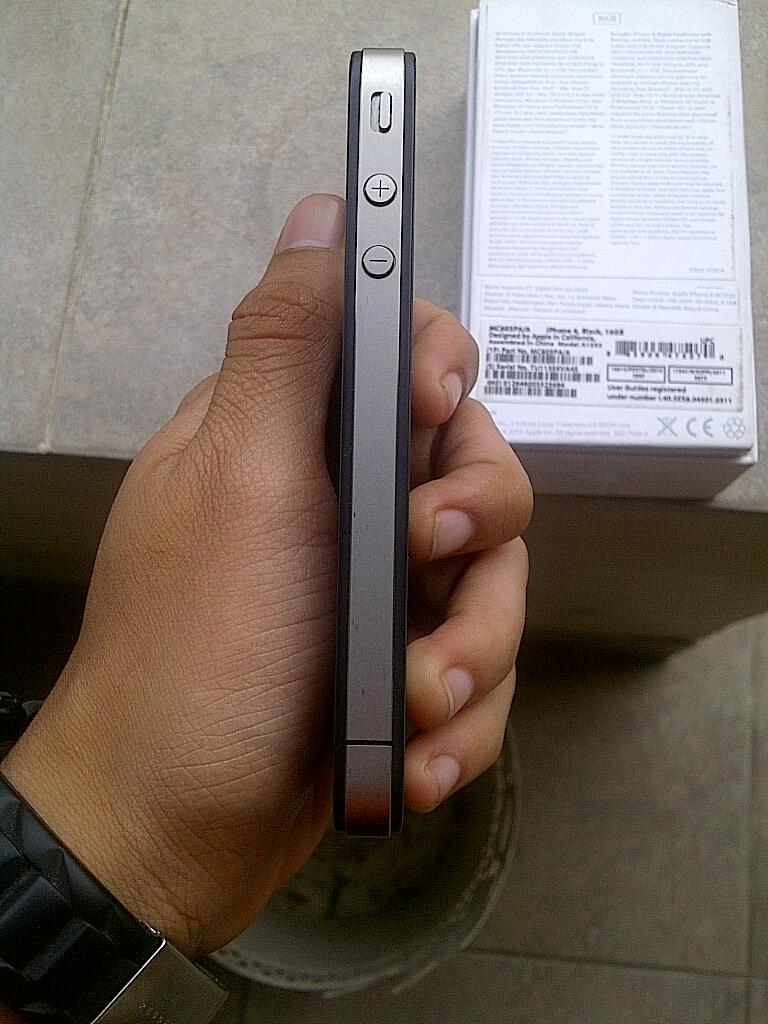 JUAL APPLE IPHONE 4 , 16GB FU HITAM/BLACK , lengkap, Garansi XL + Bonus :D