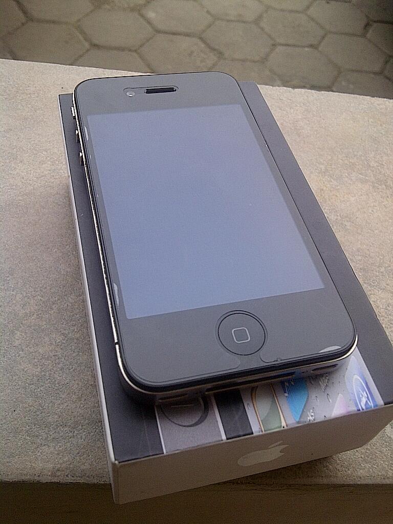 JUAL APPLE IPHONE 4 , 16GB FU HITAM/BLACK , lengkap, Garansi XL + Bonus :D