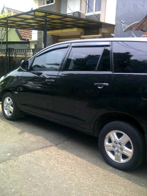 Toyota Kijang Innova G Bensin 08-2005