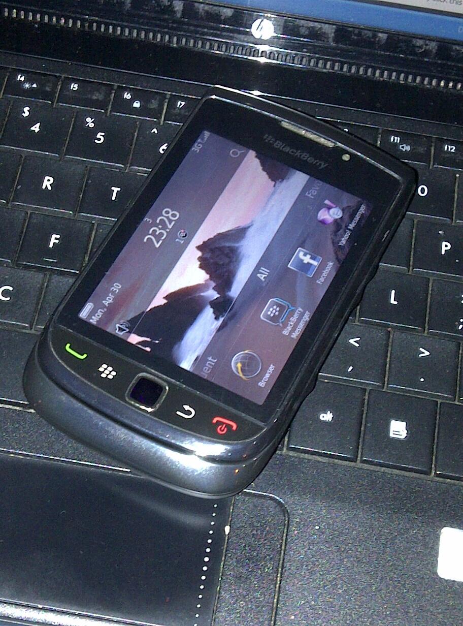 BLACKBERRY TORCH 9800 HITAM LENGKAP MULUS EX BERRINDO