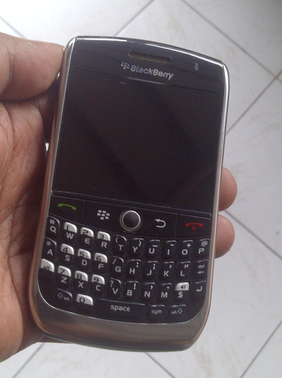 BLACKBERRY JAVELIN 8900 HITAM LENGKAP MULUS EX BERRINDO