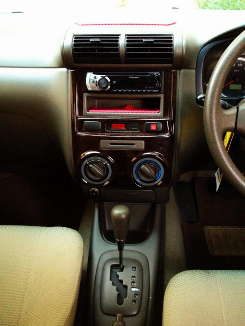 Daihatsu Xenia VVTI XI 1.300 Deluxe Matic 2010 hitam