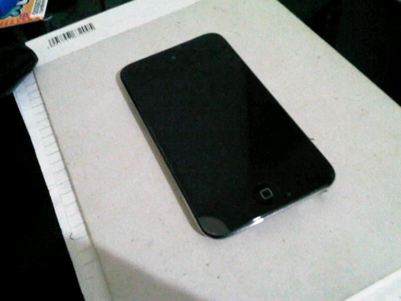 WTS ipod touch 4 black 8giga bandung