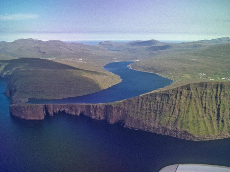 Wow !! Ada Danau di Atas Danau