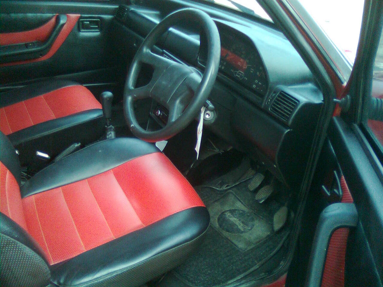 FIAT UNO 2 th.1994 (Plat F) MERAH FERRARI...MOBIL SEGER