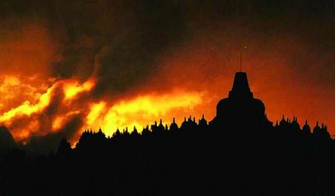 Candi BOROBUDUR = Candi Budha Terbesar di Dunia versi GUINNESS BOOK RECORDS