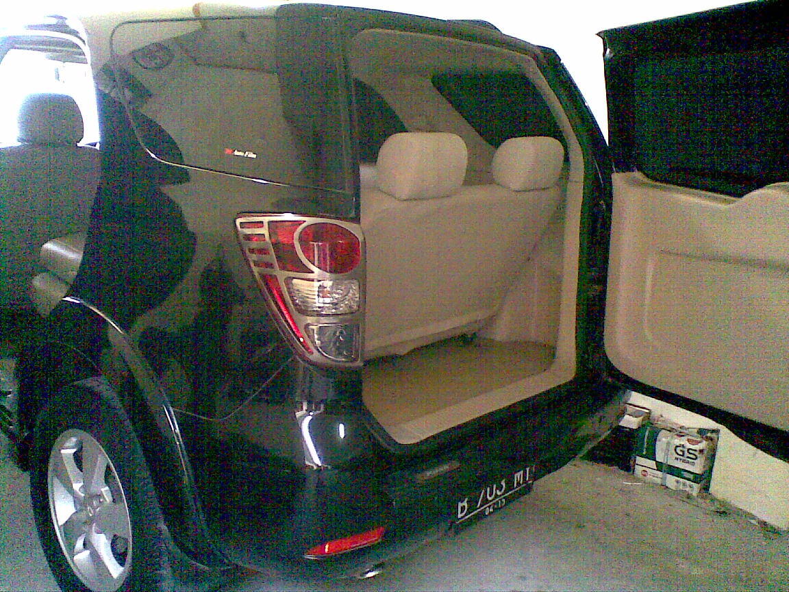 Toyota RUSH S Istimewa Hitam 2008