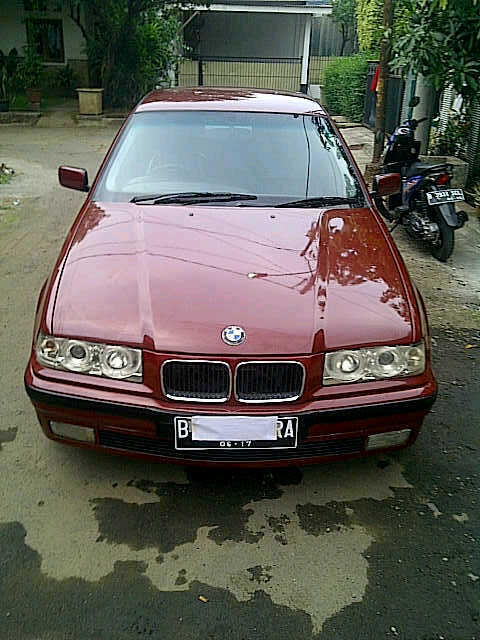 BMW 320i Tahun 95 Warna Merah Maroon