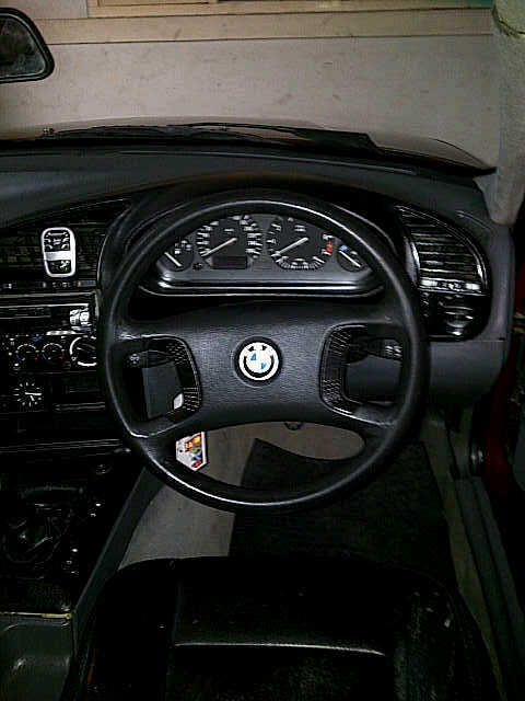 BMW 320i Tahun 95 Warna Merah Maroon