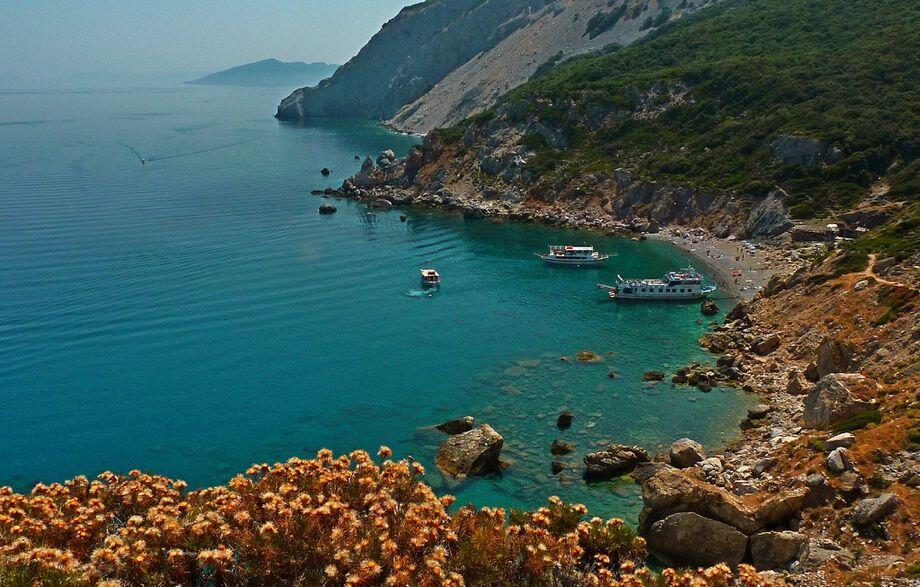 Keindahan Pantai-pantai di Negeri Para Dewa